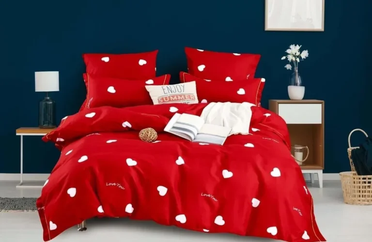 Семейный комплект постельного белья с двумя отдельными пополочниками для пар и общей простыней